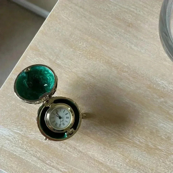 Stunning Emerald Color Russian Egg Watch With Stand - Picture 5 of 5